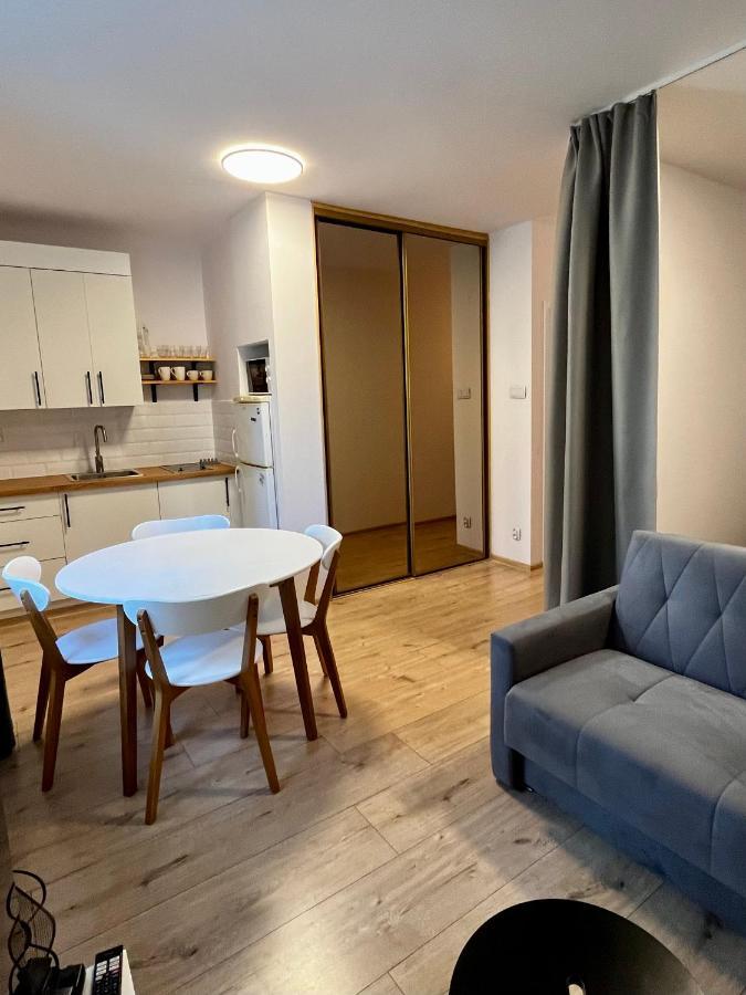 Ohmyhome - Hala Mirowska Warszawa