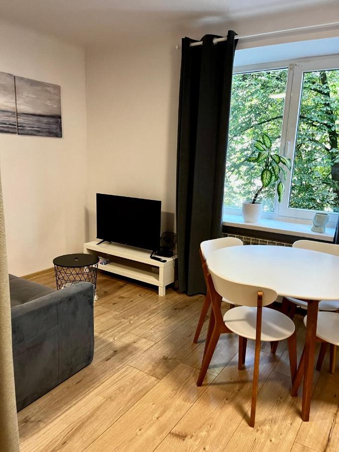 Ohmyhome - Hala Mirowska Warszawa